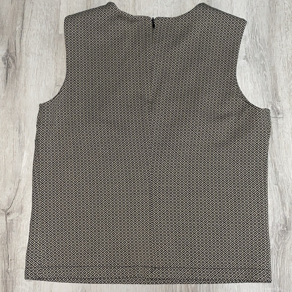 VTG Gap Geometric Tank Top - Picture 6 of 7